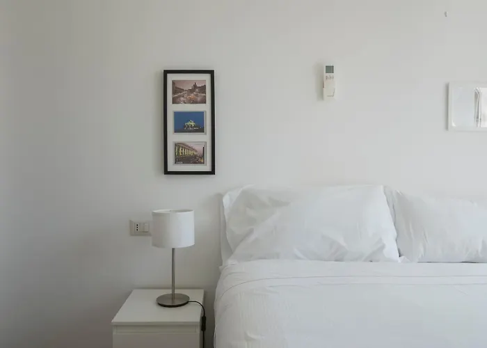 Homelovers Simple Quite Flat Sarpi Sempione Mm5 Gerusalemme Apartment Milan