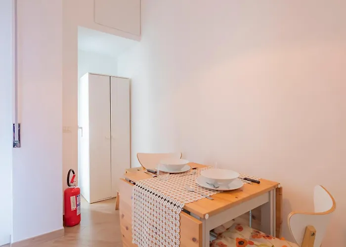 Apartment Homelovers Simple Quite Flat Sarpi Sempione Mm5 Gerusalemme Milan
