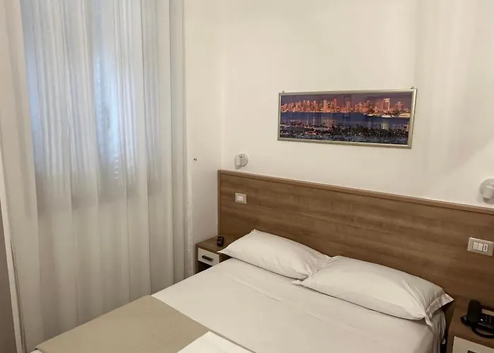 Montecarlo Отель Милан