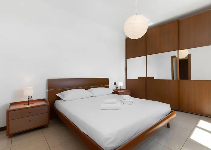 Daire Elegant Terrace Flat Parking Near Rho Fiera Mi *