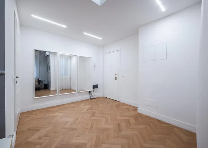 Elegant And Spacious Luxury In Bullona Appartamento