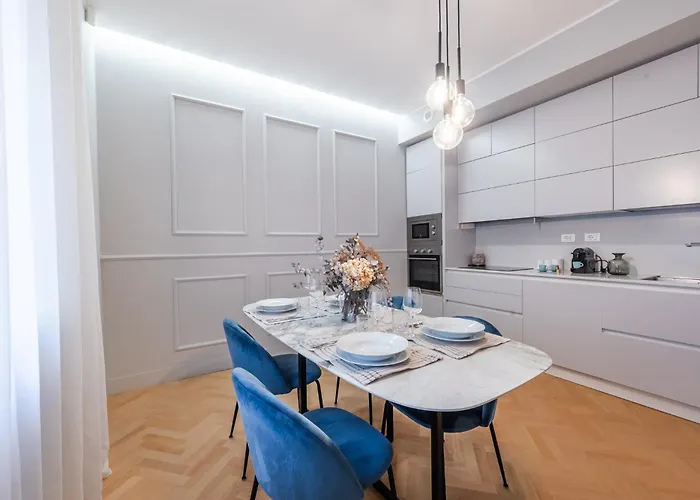 Elegant And Spacious Luxury In Bullona Appartamento