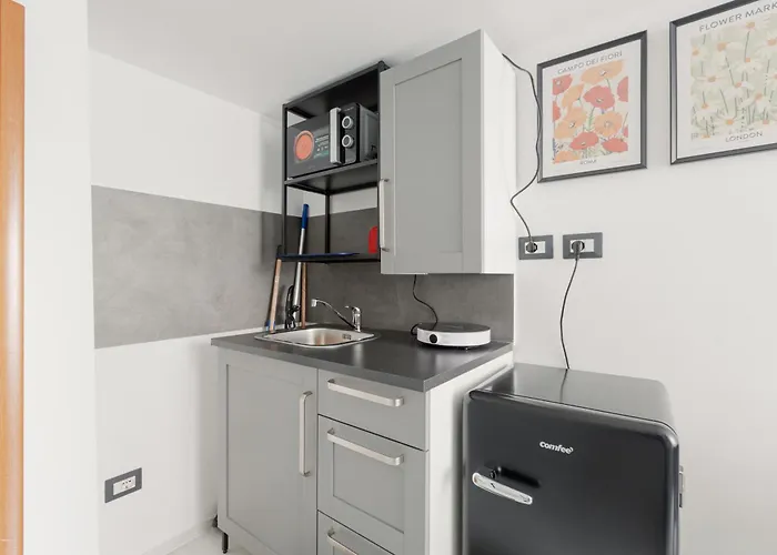 Apartment Guesthost - With Wifi & Ac- Calvairate *
