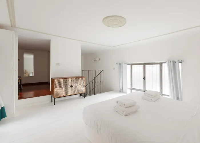 Amendola- Cozy On 2 Levels