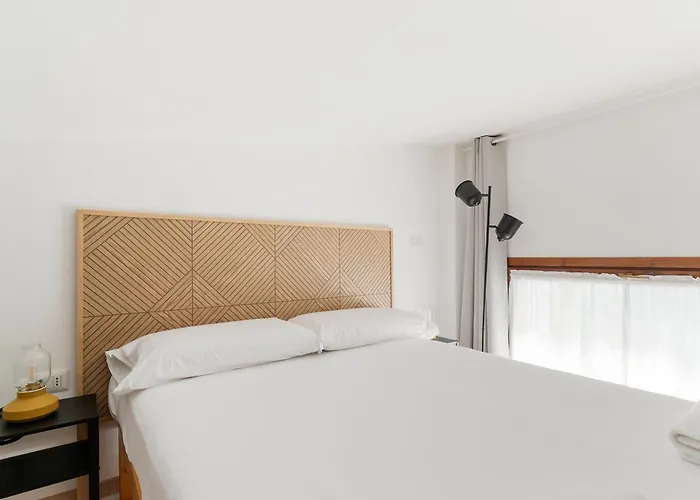 Guesthost - Bright Navigli Appartamento *