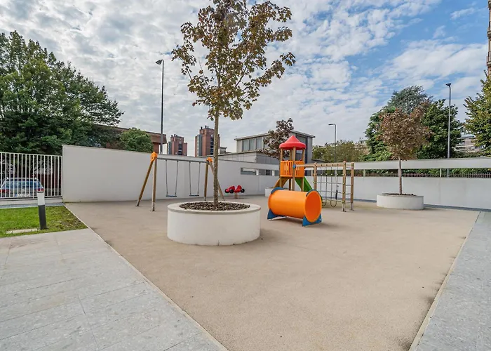 Guesthost - Brand New Renovated Terrace Apartment *