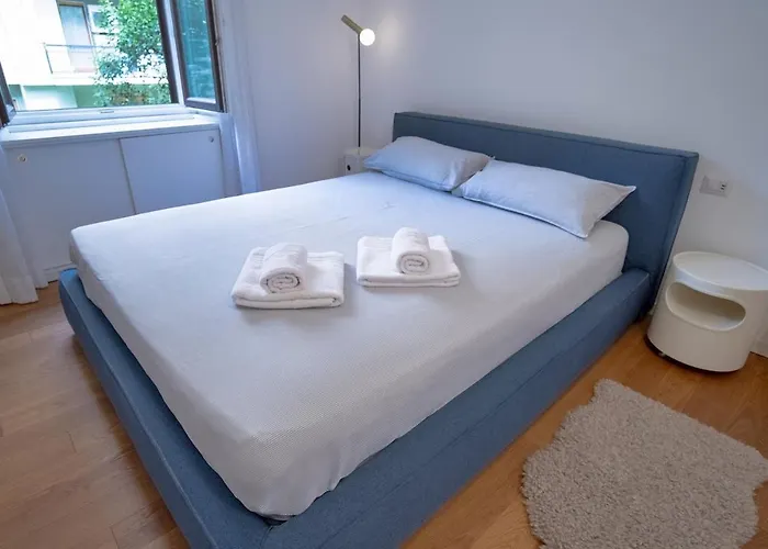 5 Min Citylife District Exclusive Flat * Милан