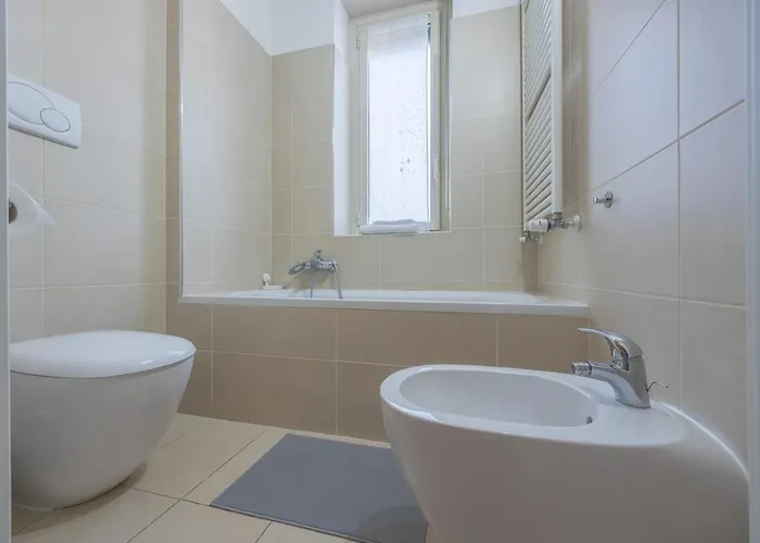 Bright & Cozy 2 Bedroom Flat 50m From M4 Stop