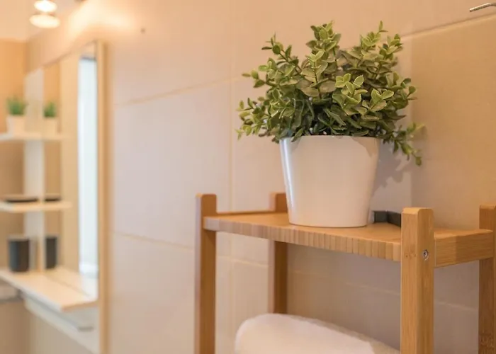Bright & Cozy 2 Bedroom Flat 50m From M4 Stop * ミラノ