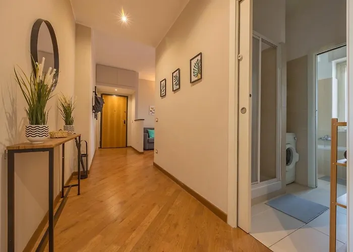 Bright & Cozy 2 Bedroom Flat 50m From M4 Stop * ミラノ