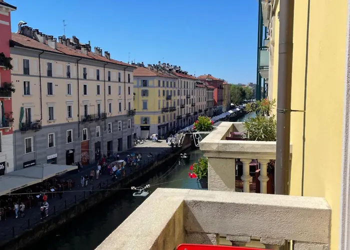 Alzaia Naviglio Grande 40 아파트 *