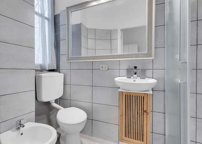 Alzaia Naviglio Grande 40 * 밀라노