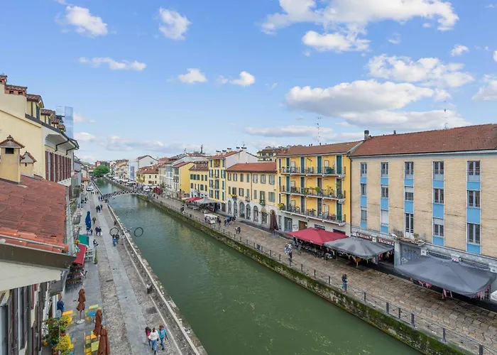 아파트 Alzaia Naviglio Grande 40 *