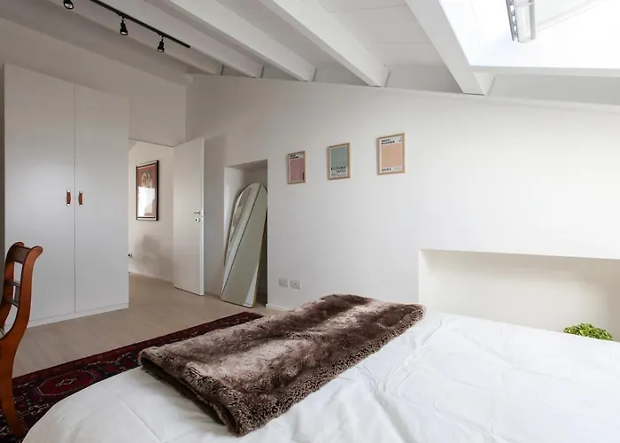 アパート Newly Renovated Bright Penthouse *