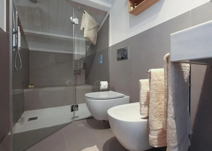 アパート Newly Renovated Bright Penthouse *