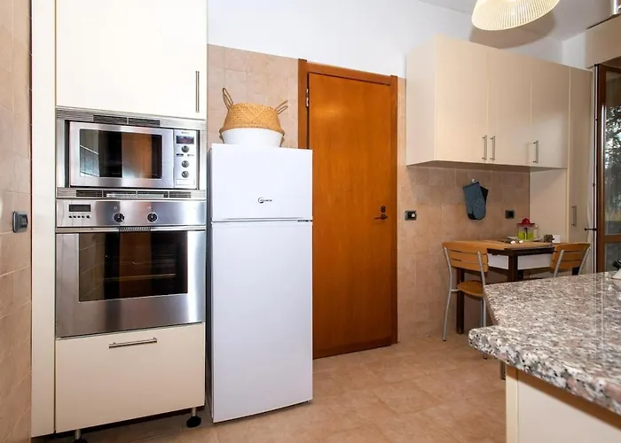 Appartement Spacious Near Bocconi Milaan