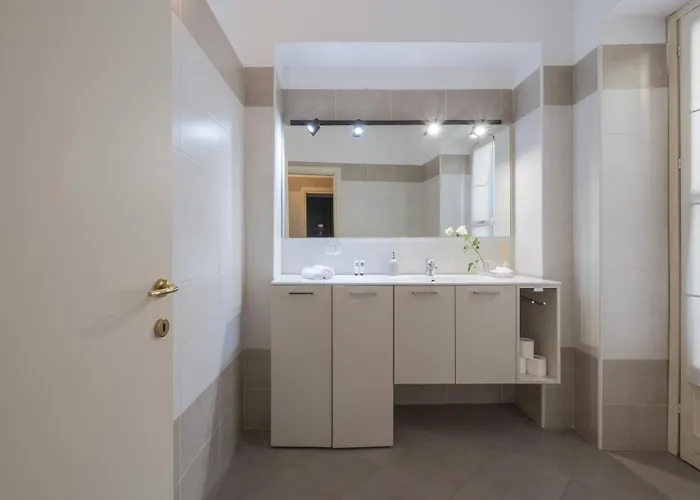 شقة Bright & Chic 1bdr With Shared Rooftop Terrace In San Babila ميلان