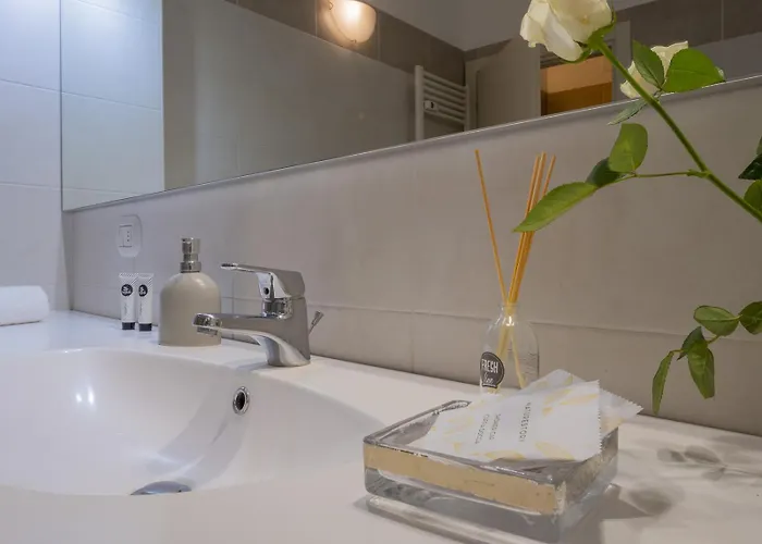 Bright & Chic 1bdr With Shared Rooftop Terrace In San Babila ميلان
