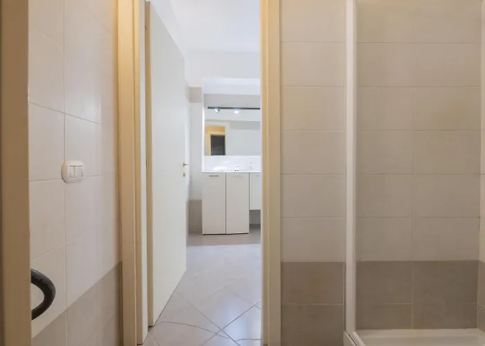 Bright & Chic 1bdr With Shared Rooftop Terrace In San Babila