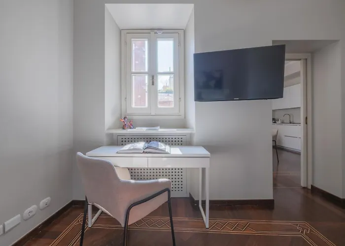 Bright & Chic 1bdr With Shared Rooftop Terrace In San Babila *