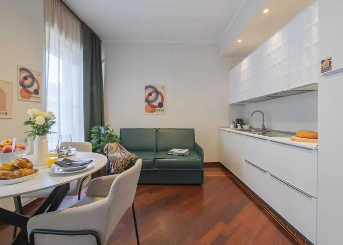 Bright & Chic 1bdr With Shared Rooftop Terrace In San Babila