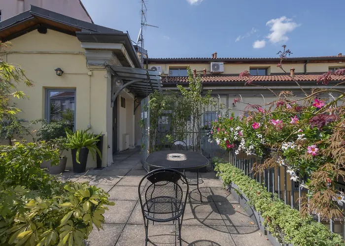 Bright & Chic 1bdr With Shared Rooftop Terrace In San Babila شقة ميلان