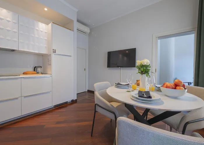 شقة Bright & Chic 1bdr With Shared Rooftop Terrace In San Babila ميلان
