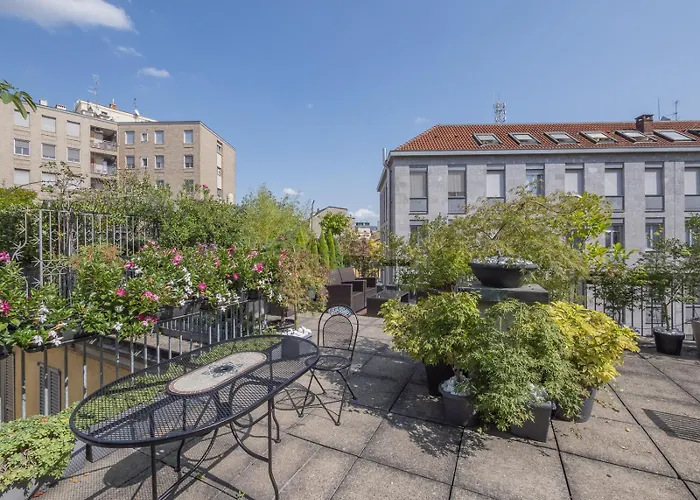 Bright & Chic 1bdr With Shared Rooftop Terrace In San Babila *