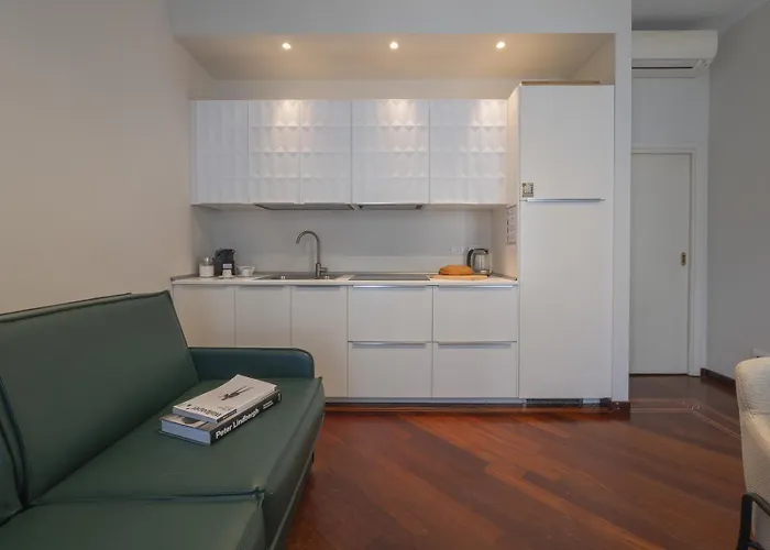Bright & Chic 1bdr With Shared Rooftop Terrace In San Babila * ميلان