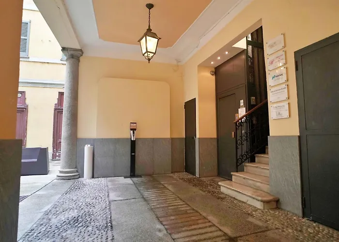 Bright & Chic 1bdr With Shared Rooftop Terrace In San Babila ميلان