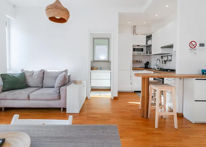 Appartamento Da Vinci - With Balcony In Design District - Tortona Area Milano