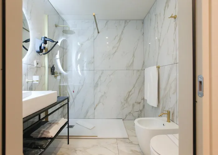 The Floor Hotel 3*