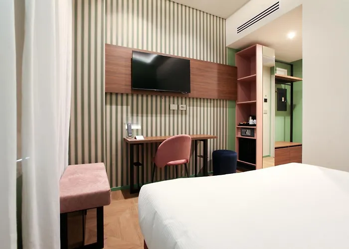 The Floor Hotel 3*