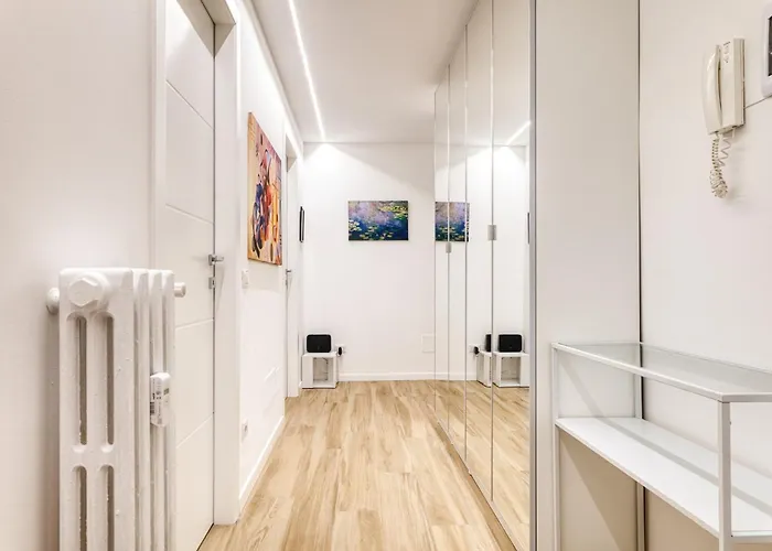 Joivy Stylish 2-bedroom Flat Near Citylife District * Milán