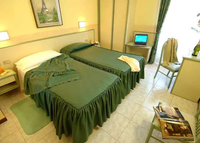 Mistral Hotel 3*