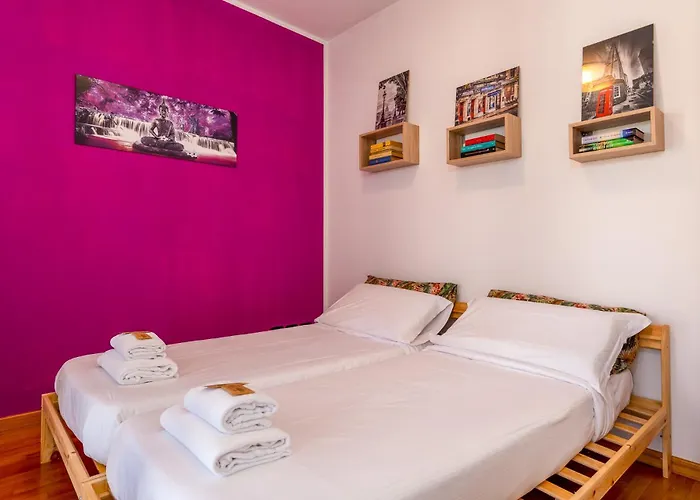 Apartament Private Terrace & 2 Bedrooms Near Bosco Verticale Mediolan