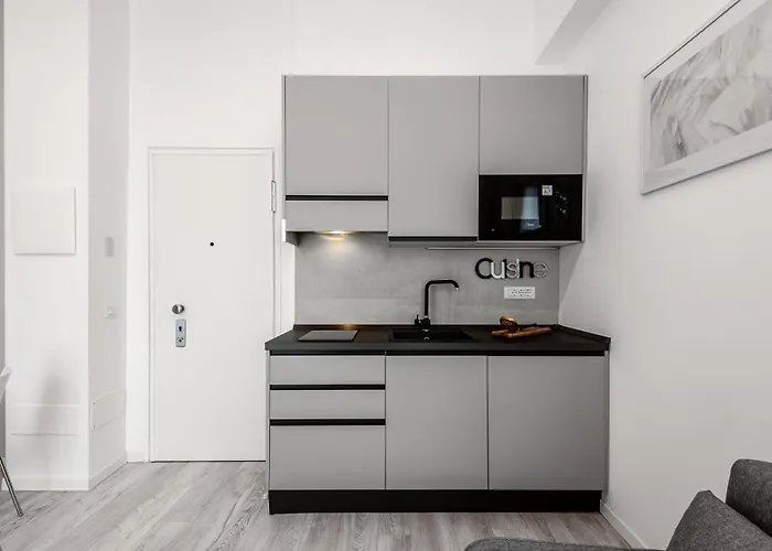 Stayeasy Crivelli - Stylish Studio, Duomo Walking Διαμέρισμα