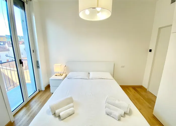 شقة Penthouse With Panoramic Terrace-8 Minutes From The Duomo *