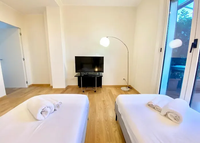 Penthouse With Panoramic Terrace-8 Minutes From The Duomo *