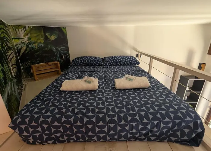 Charming With Balcony - Porta Romana Apartament *