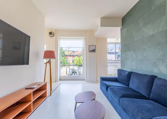 Penthouse With Terraces, Jacuzzi & Garage Milan