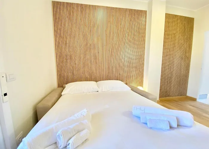 شقة Penthouse With Panoramic Terrace-8 Minutes From The Duomo *