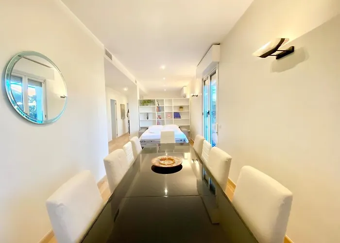 Penthouse With Panoramic Terrace-8 Minutes From The Duomo شقة