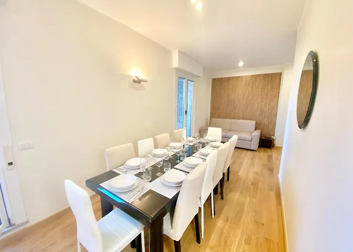 Penthouse With Panoramic Terrace-8 Minutes From The Duomo شقة *
