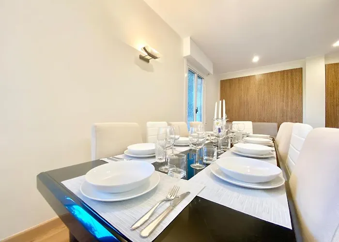 Penthouse With Panoramic Terrace-8 Minutes From The Duomo شقة *