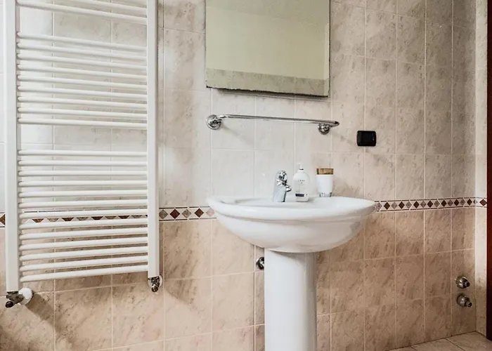 Large With Terrace 公寓 *