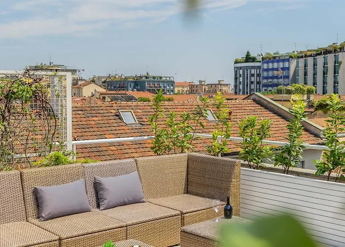 Penthouse With Terraces, Jacuzzi & Garage Apartment