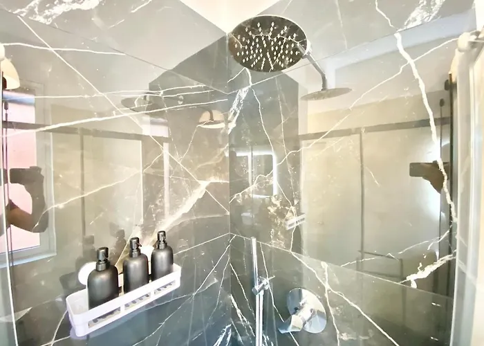 شقة Penthouse With Panoramic Terrace-8 Minutes From The Duomo *