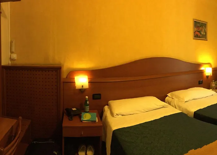 Aurora Hotel *