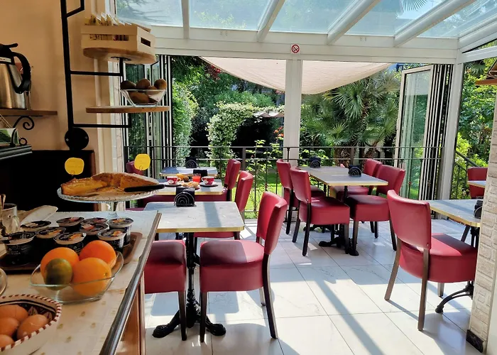 Charly Hotel